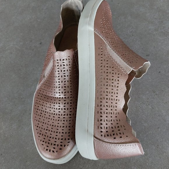 RESTRICTED Women's Laser Cut Slip On Sneakers - Metallic Rose Gold Size 8.5M - Picture 1 of 13
